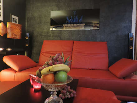Chimney Salon: Sofa in the chimney room