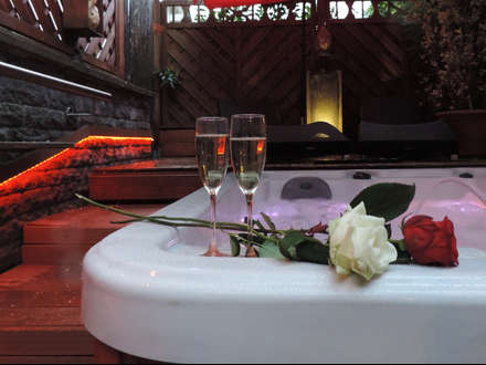 Wellness Oasis: Champagne by the hot tub